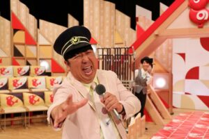 バナナマン日村運転の“ひむバス”が「のど自慢」出場者を送迎、廣瀬アナは舞台裏のドラマに涙(お笑いナタリー)